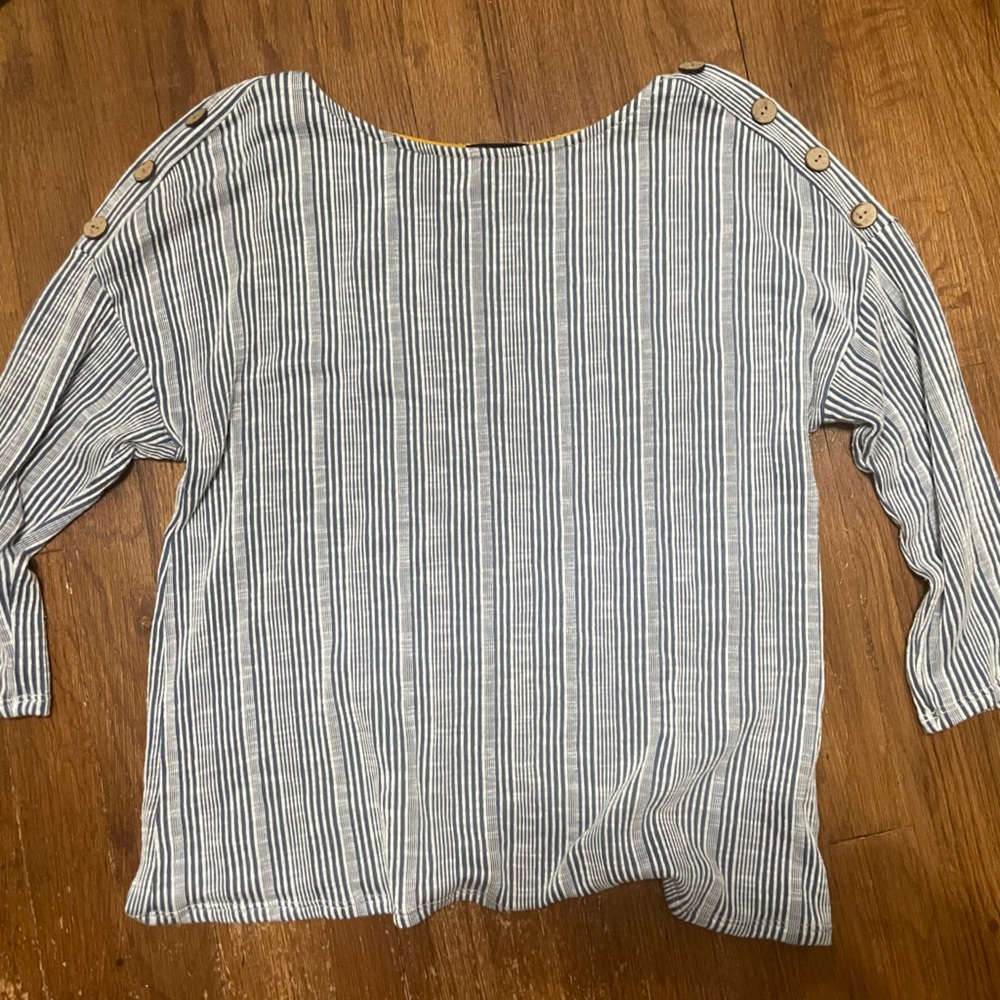 W5 Gray and White Ribbed Buttoned Blouse 3/4 Sleeve